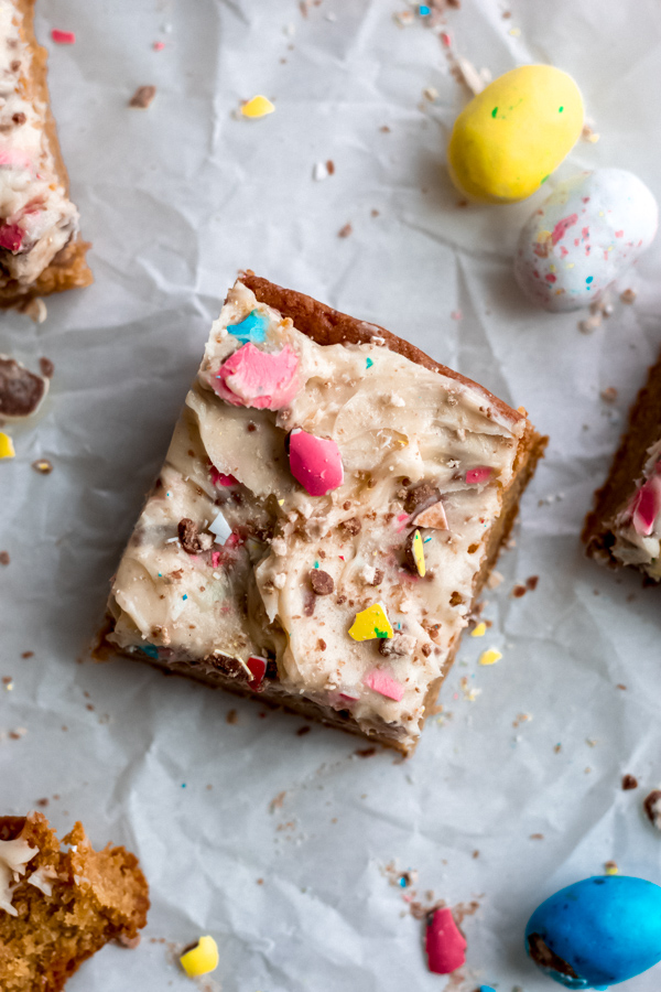 Close-up of an Easter egg blondie.