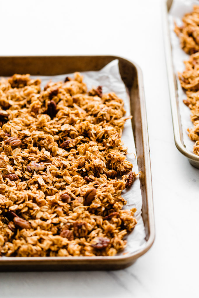 Homemade Pumpkin Granola - Homemade Pumpkin Granola is like a warm, cozy autumn hug in a bowl! It's naturally gluten-free, dairy-free, and vegan and made with real food ingredients like oats, maple syrup, real pumpkin, cinnamon, pecans, and flaky sea salt.  #granola #pumpkin #pumpkinspice #pumpkinrecipes #fallrecipes #veganrecipes #glutenfreerecipes #glutenfreebaking #bluebowlrecipes | bluebowlrecipes.com