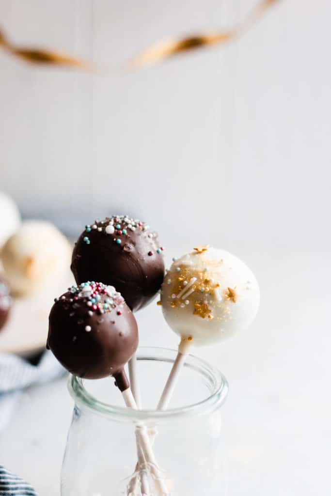 Homemade Chocolate Cake Pops - These rich chocolate cake pops are perfectly fudgy and moist, and are surprisingly easy to make at home! Made with a mix of rich, fudgy chocolate cake, sweetened condensed milk, and silky chocolate frosting - roll this mixture into balls, dip into chocolate, and dig in! #cakepops #chocolate #chocolaterecipes #dessertrecipes #valentinesday #superbowl #superbowlfood #birthdayrecipes #birthdaycake #bluebowlrecipes | bluebowlrecipes.com