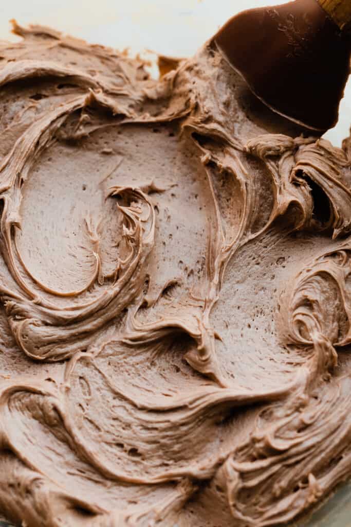A bowl of nutella frosting.