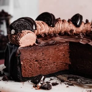 A close-up on the inside of the sliced chocolate cheesecake.
